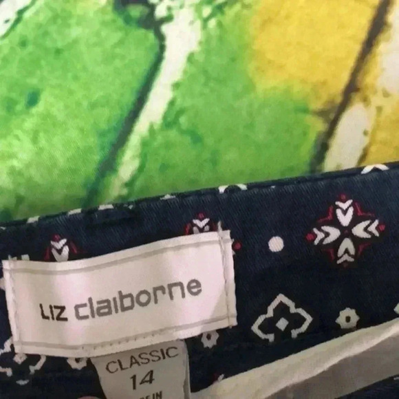 Liz Claiborne plus‎ size 14 shorts navy blue with white and red pattern - Picture 3 of 8